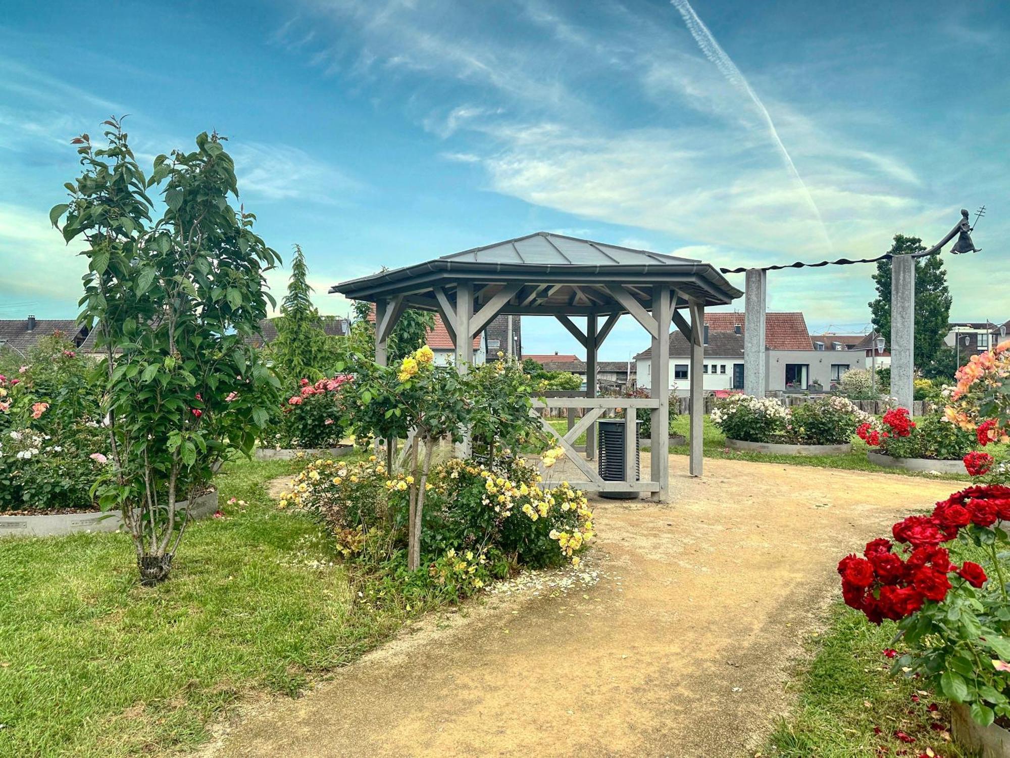 Charmant Studio Avec Parking Eguisheim Kültér fotó